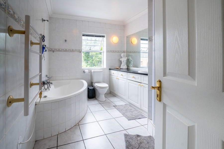 To Let 3 Bedroom Property for Rent in Costa Sarda Western Cape